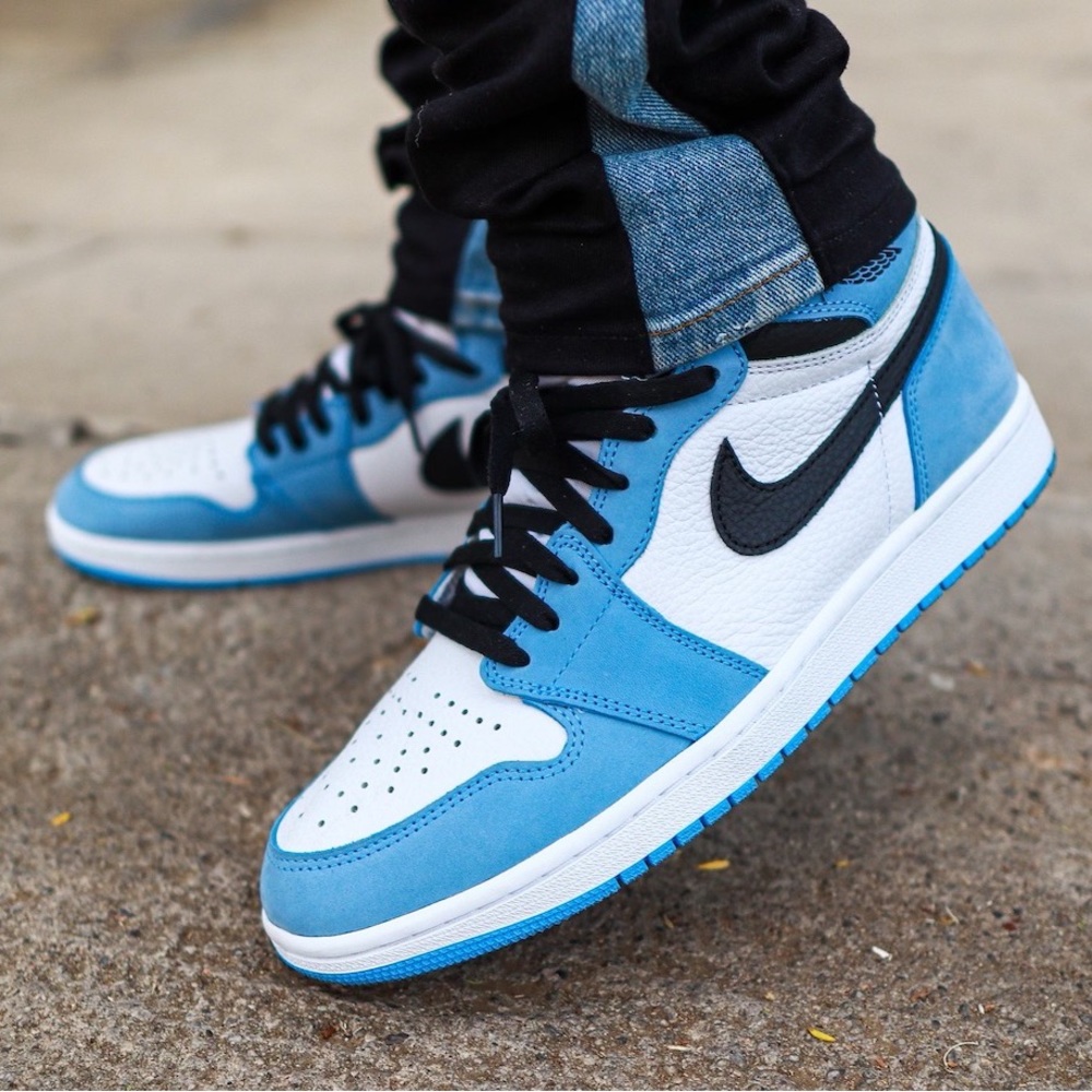 Air Jordan 1 Retro High OG - Picture 3 of 9